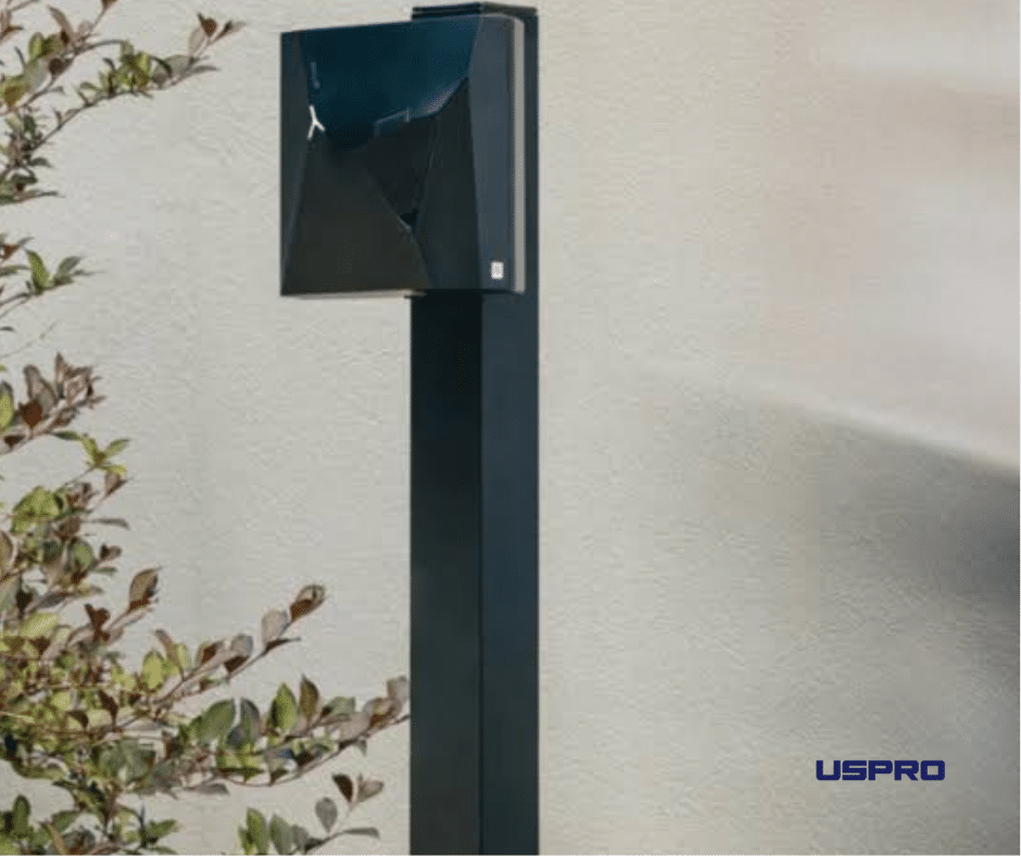 NexBlue Edge 2 įkrovimo stotelė su Wi-Fi ir Bluetooth integruota ant namo sienos