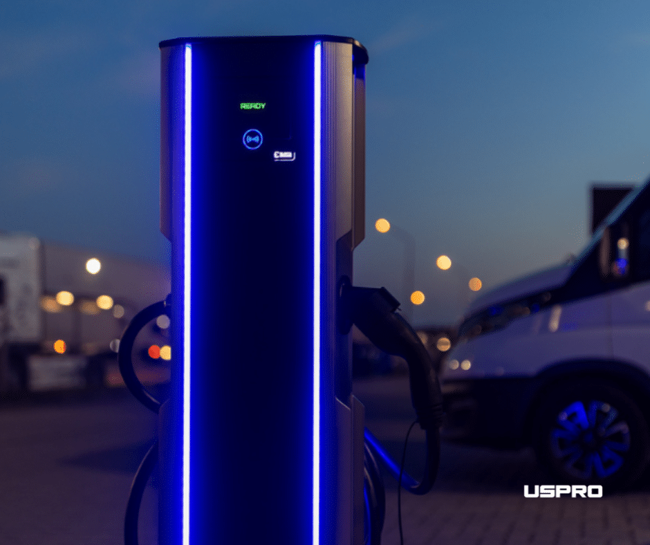 Elinta Charge CityCharge 43kW įkrovimo kolonėlė komercinėje parkavimo aikštelėje